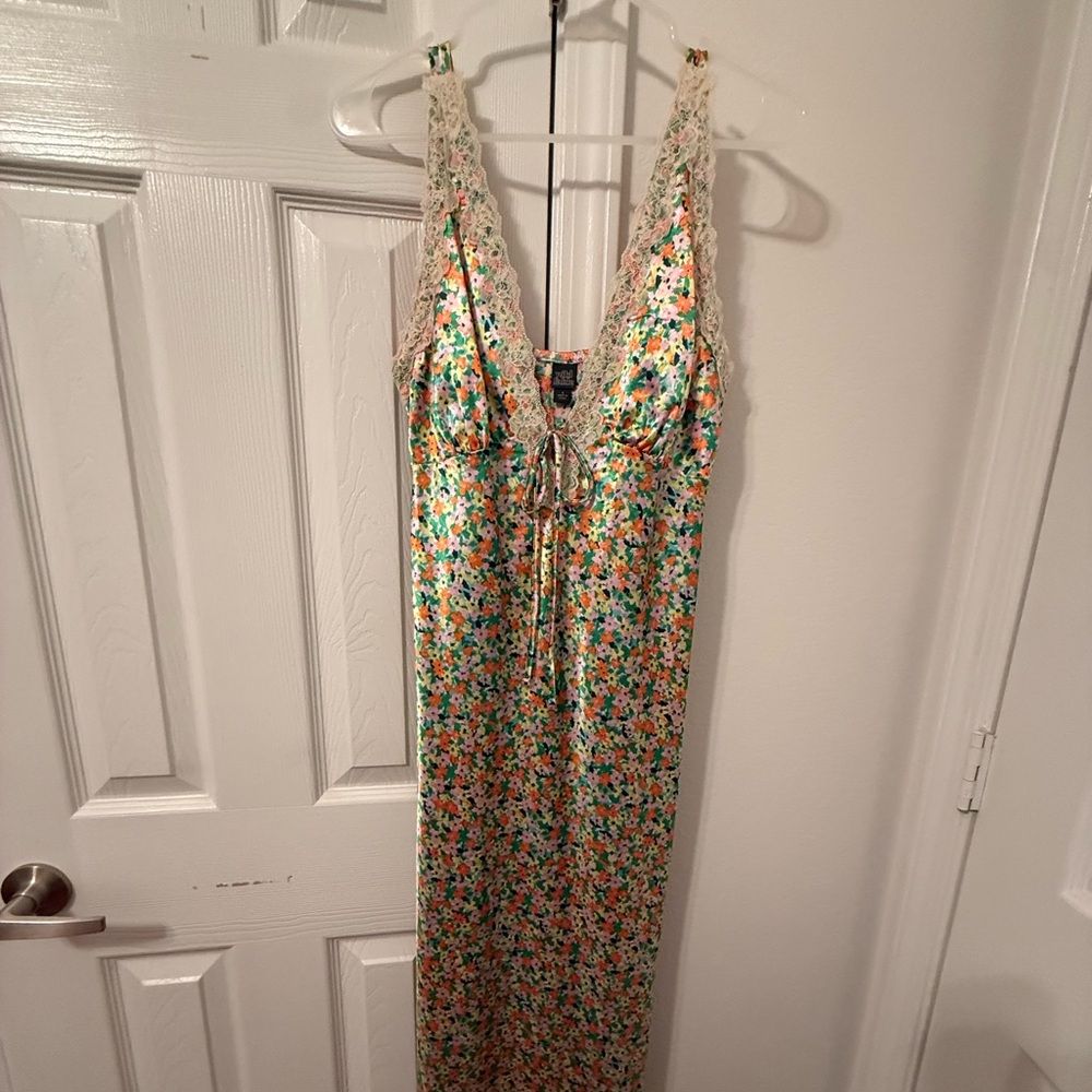 Wild fable floral maxi dress with lace trim